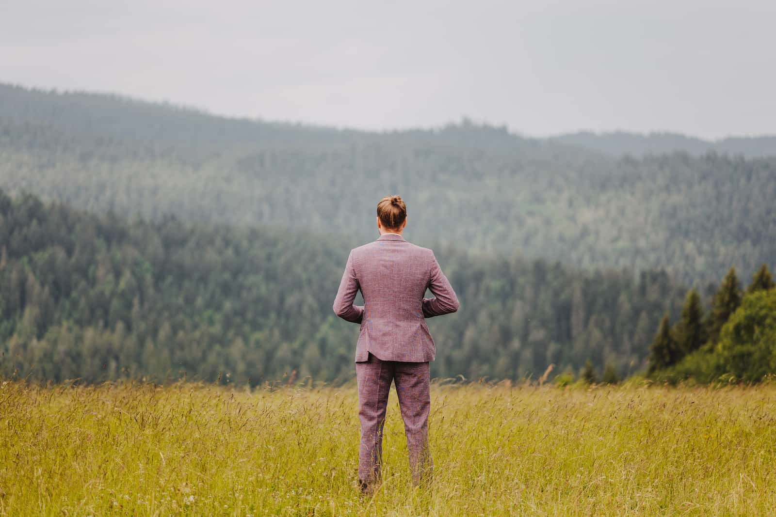Hochzeitsfotografie im Freien in Lohberg, aufgenommen vom Hochzeitsfotografen Niklas Hesser