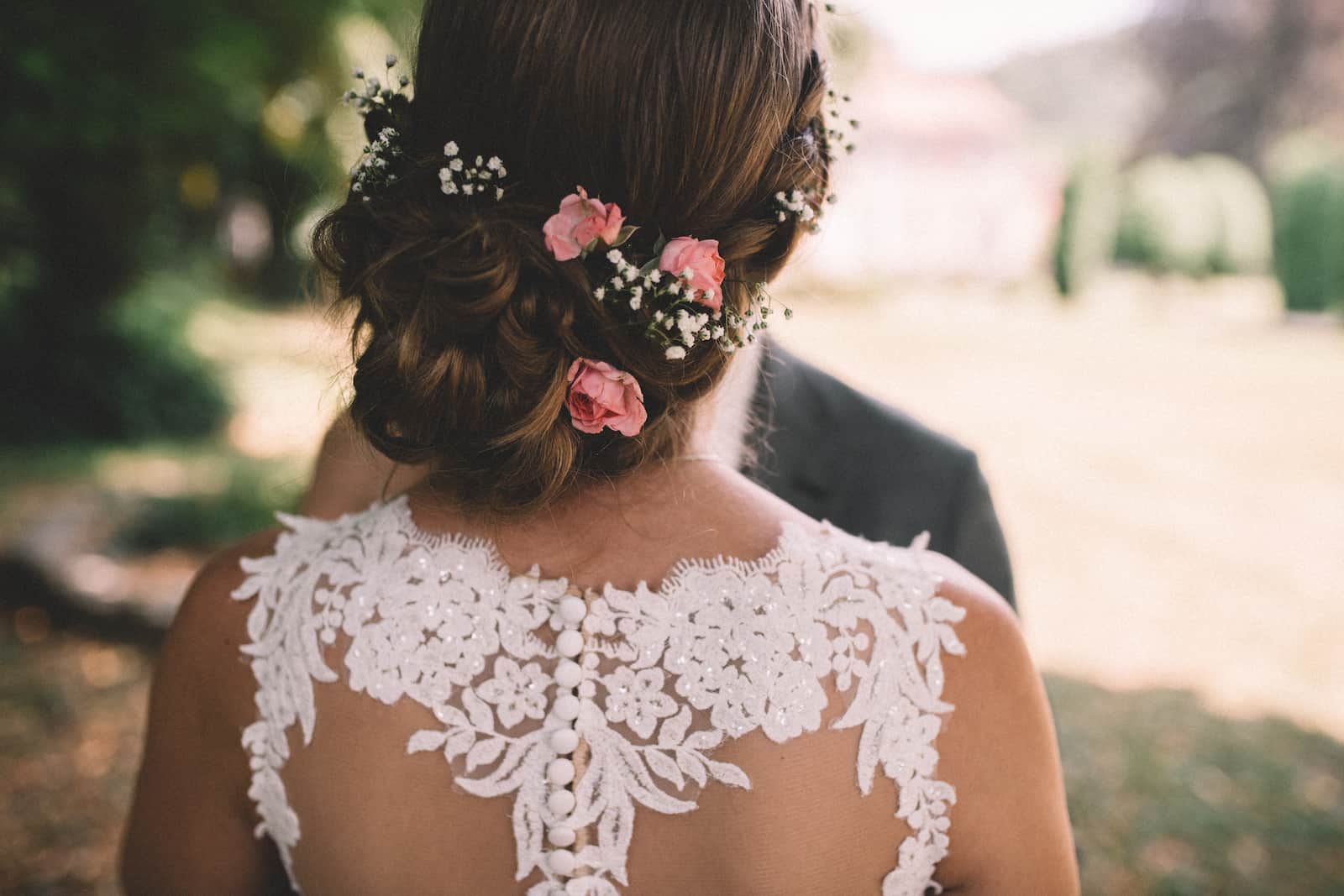 Hochzeitsfotografie in Möckmühl mit Fokus auf natürliche Details und emotionalen Momenten, aufgenommen vom Hochzeitsfotografen Niklas Hesser.