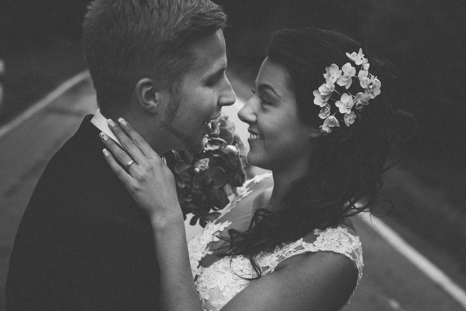 Hochzeitsfotografie in Wüstenrot vom Hochzeitsfotografen Niklas Hesser, der natürliche und emotionale Momente einfängt.