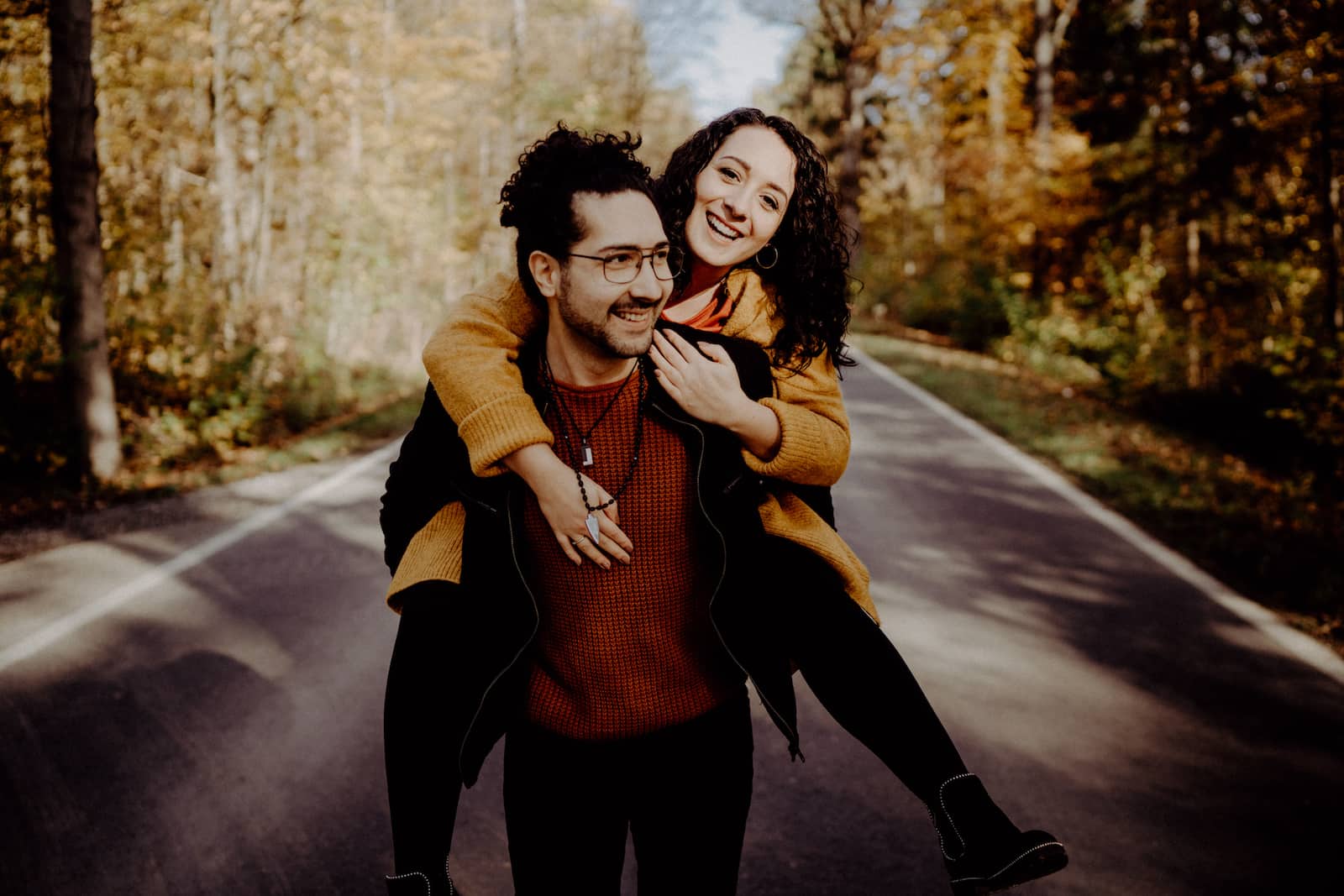 Paar-Fotoshooting in Cleversulzbach mit natürlichem, authentischem Stil vom Fotografen Heilbronn