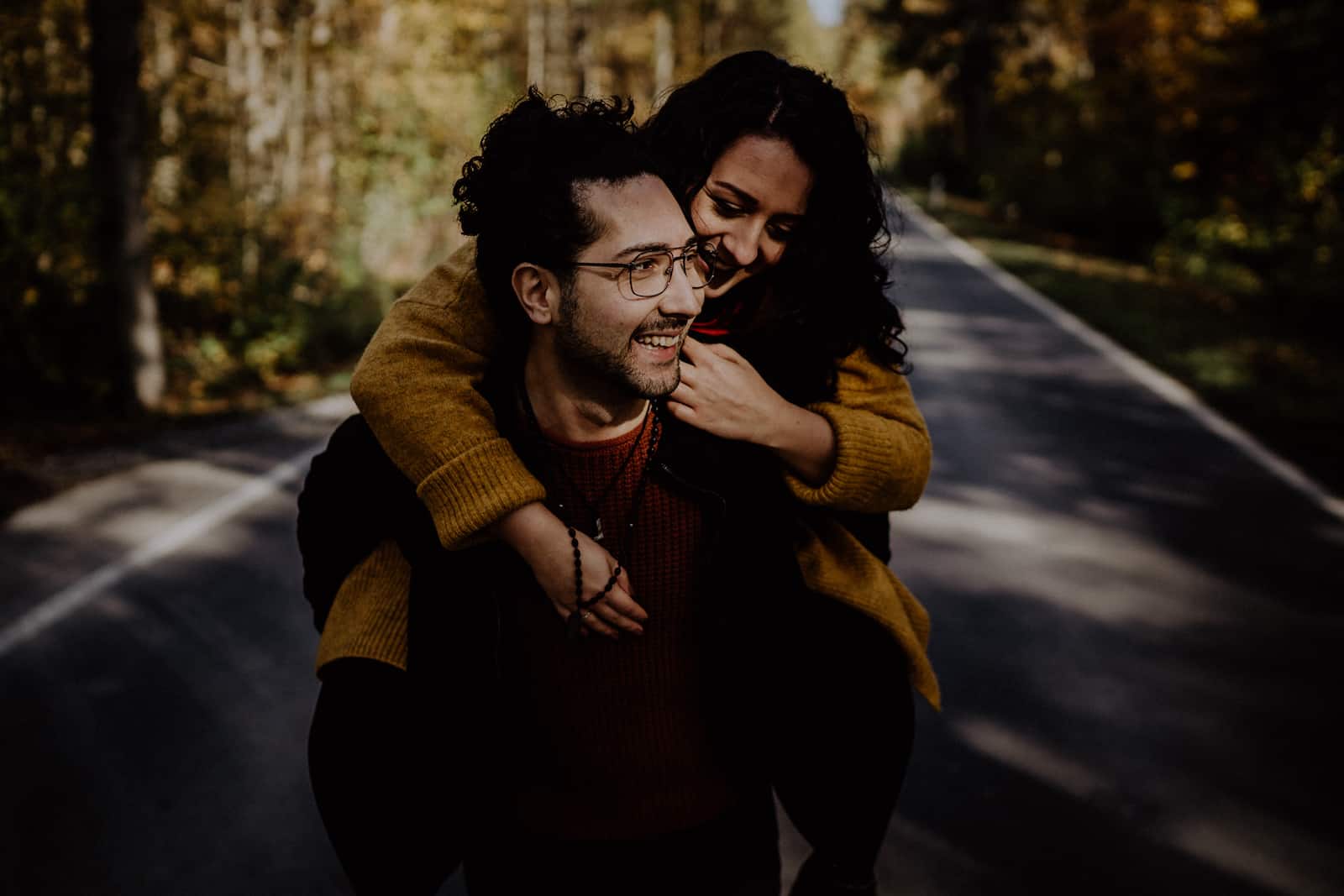 Paar-Fotoshooting in Cleversulzbach mit natürlichem, authentischem Stil vom Fotografen Niklas Hesser