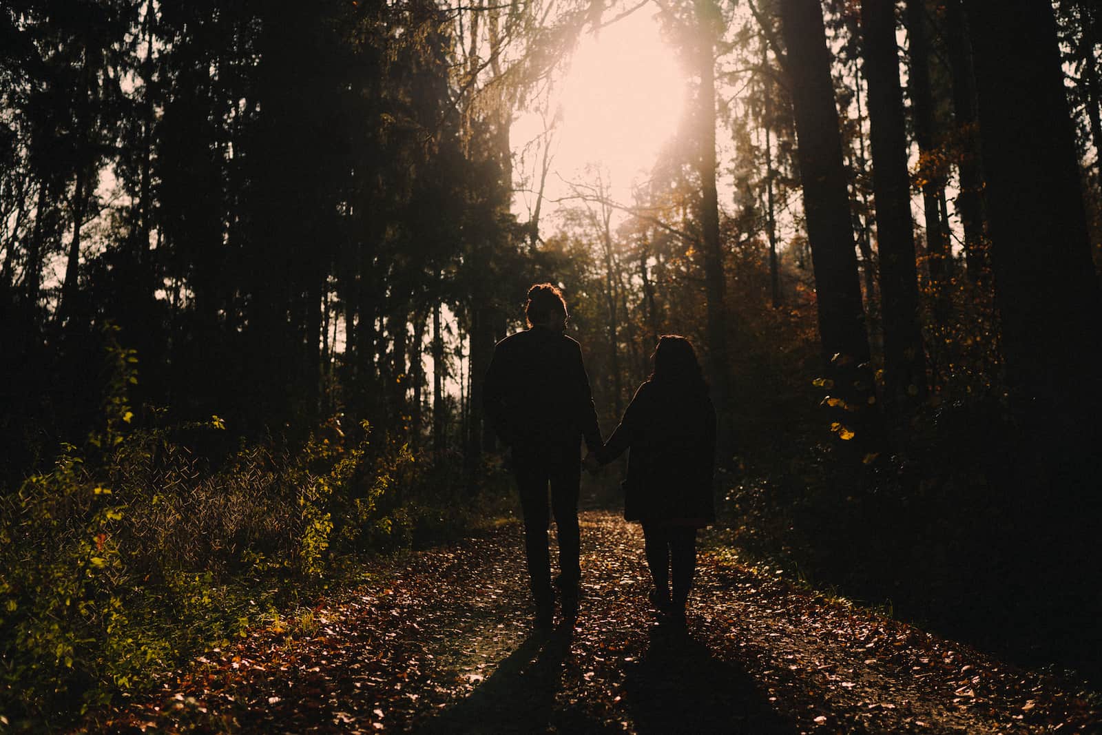 Paar beim Fotoshooting in Cleversulzbach, aufgenommen vom Fotografen Heilbronn