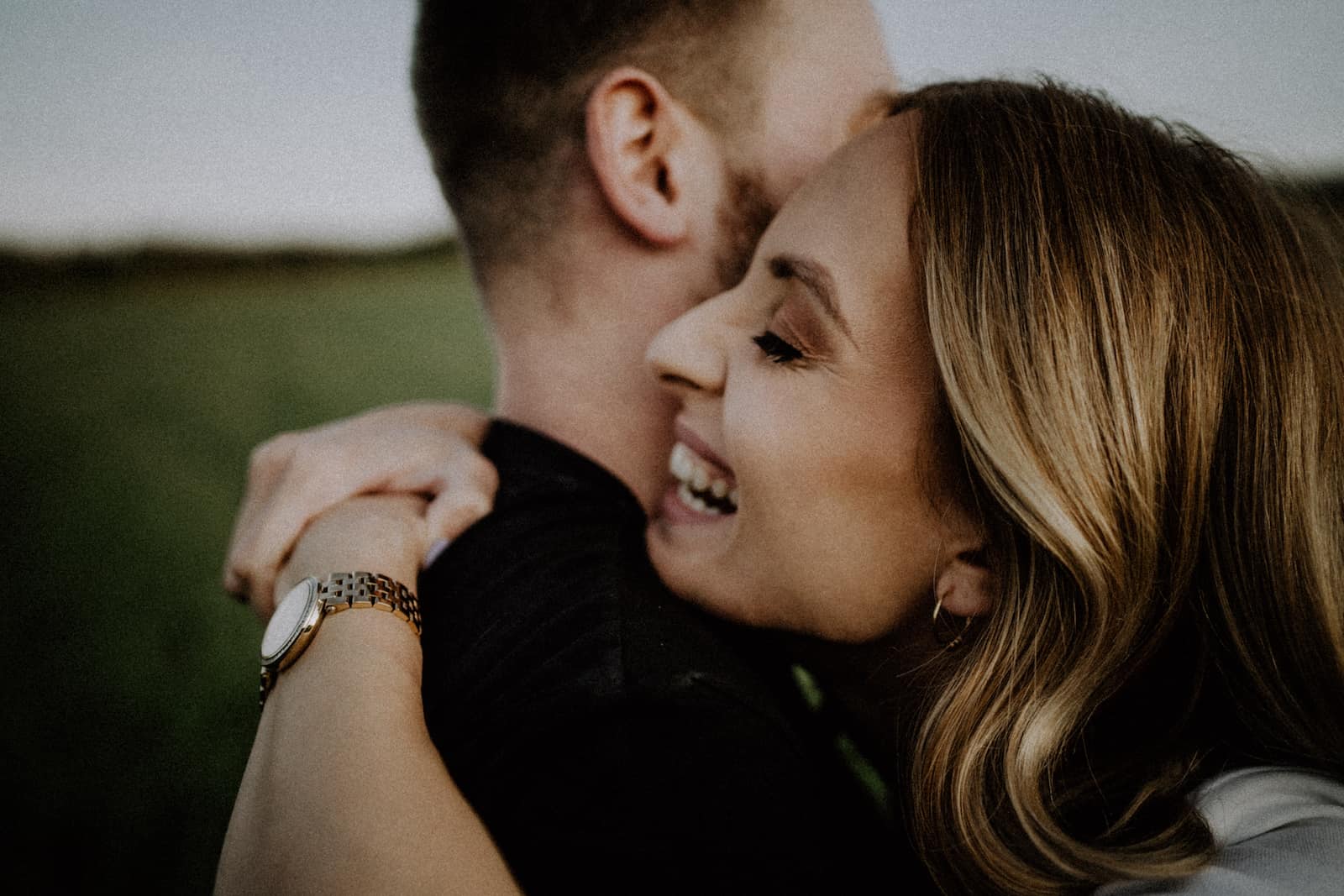 Paar beim Fotoshooting in Dahenfeld, aufgenommen vom Fotografen Heilbronn