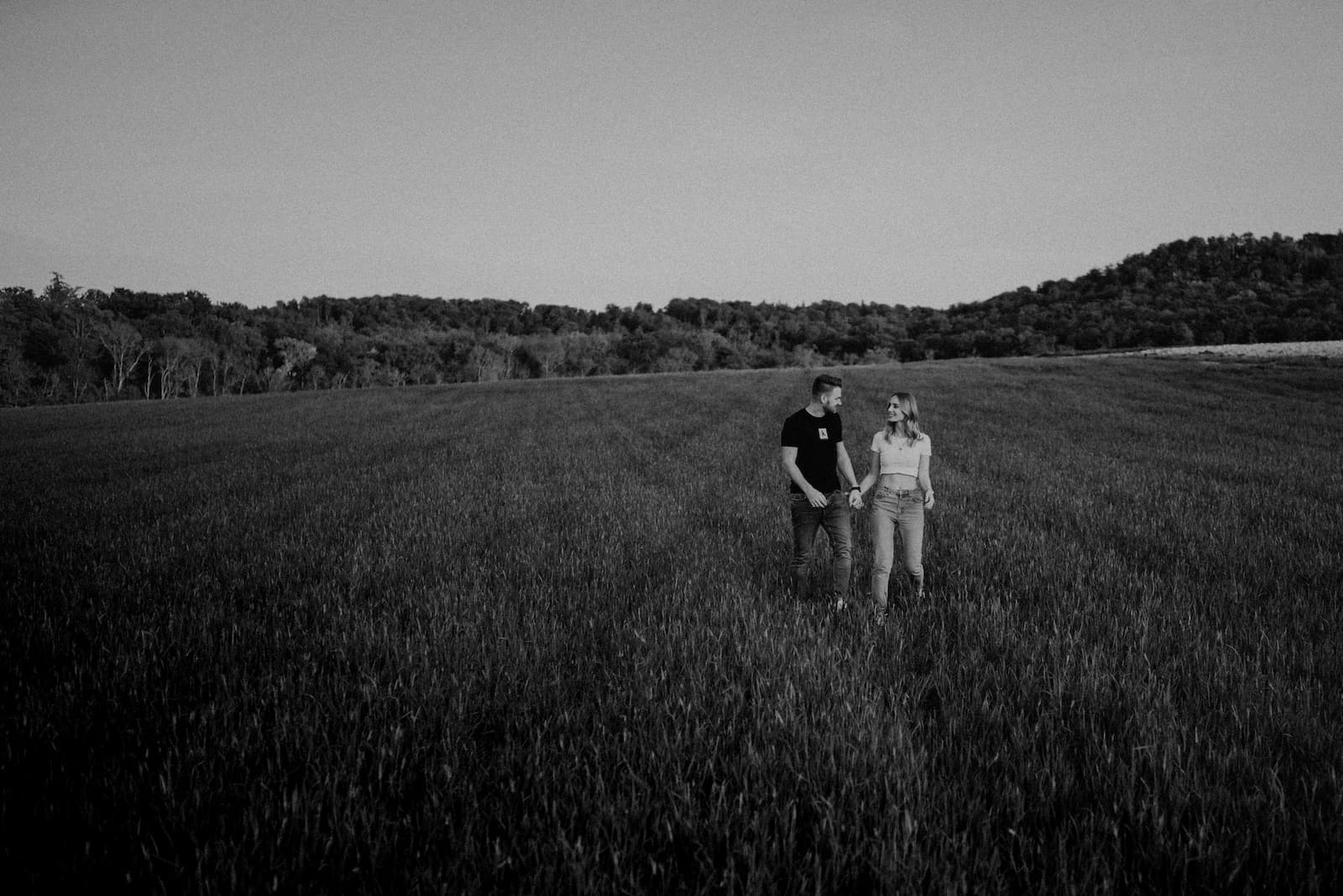 Paar beim Fotoshooting in Dahenfeld, aufgenommen vom Fotografen Heilbronn