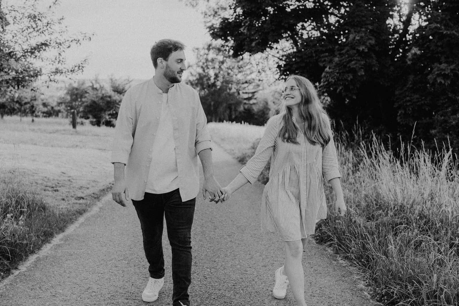 Paar beim Fotoshooting in Neckarsulm, aufgenommen vom Fotografen Niklas Hesser