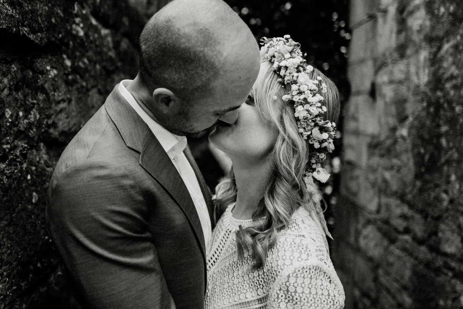 Romantische Standesamt Fotografie in Lauffen am Neckar, aufgenommen vom Hochzeitsfotografen Niklas Hesser.