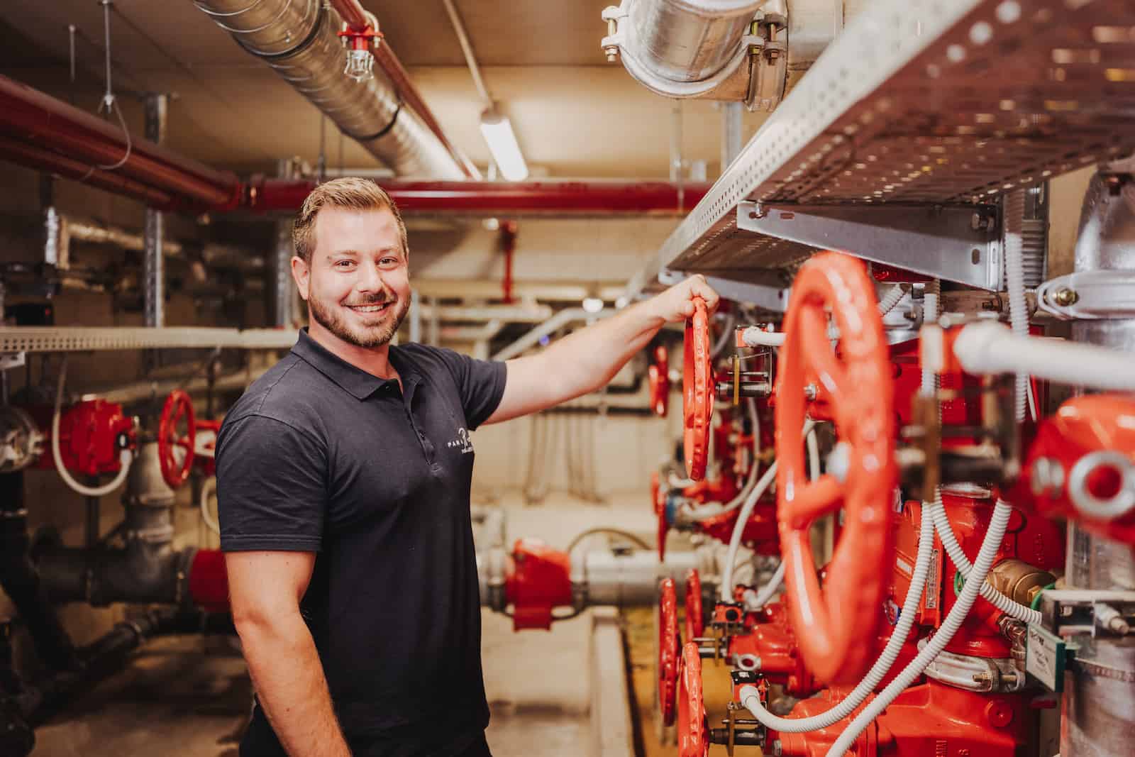 Businessfotografie in Heilbronn von einem Techniker in einem Maschinenraum