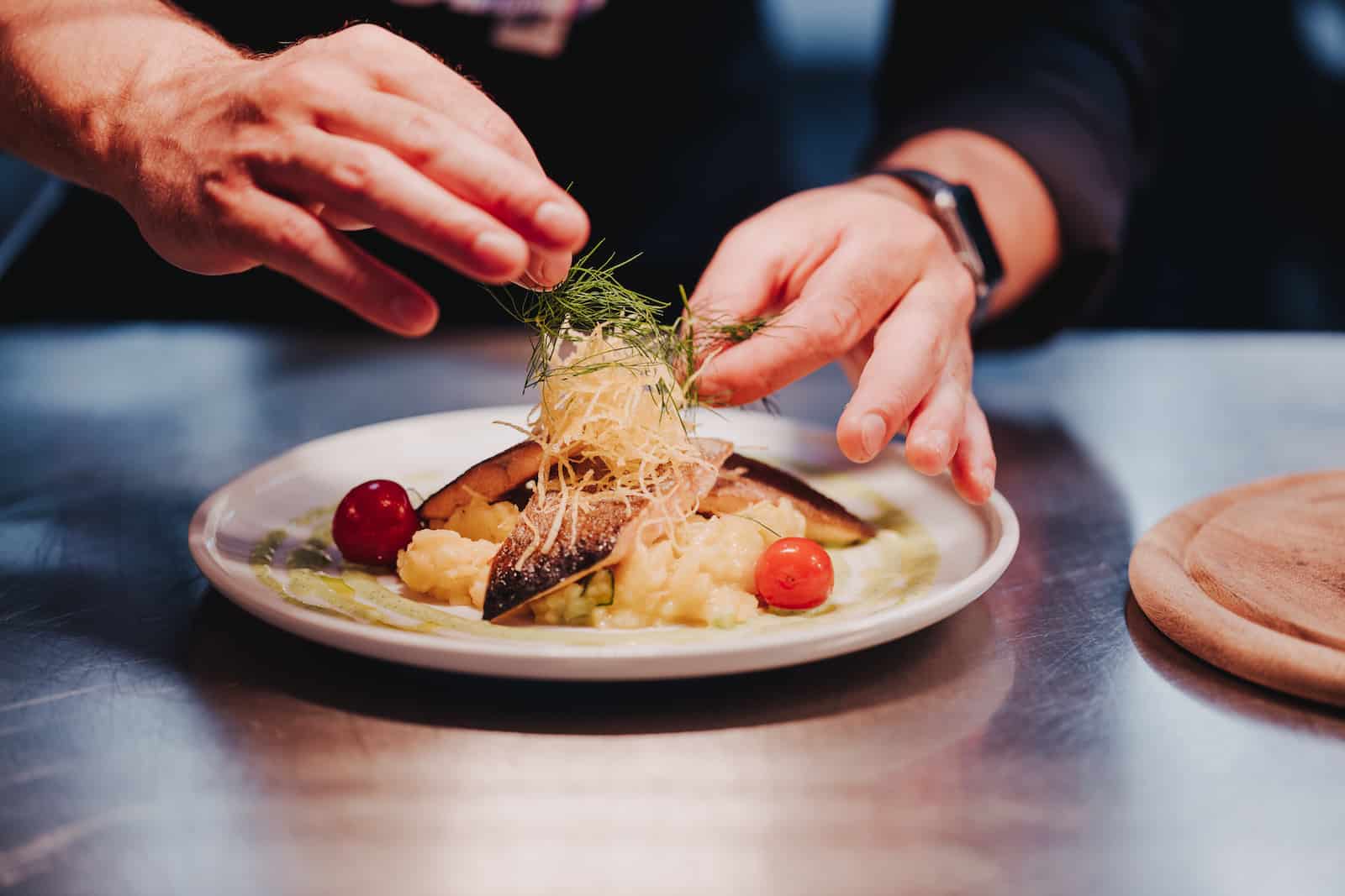 Food-Fotografie von einem kunstvoll angerichteten Teller in Heilbronn, aufgenommen vom Eventfotografen Niklas Hesser.