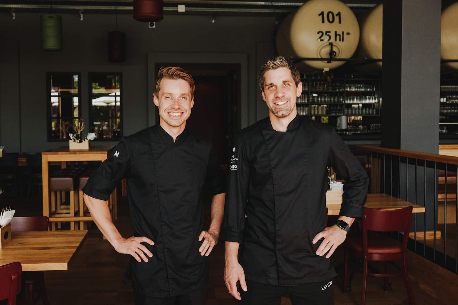 Businessfotografie in Heilbronn: Zwei Köche in einem Restaurant, aufgenommen vom Eventfotografen Niklas Hesser.