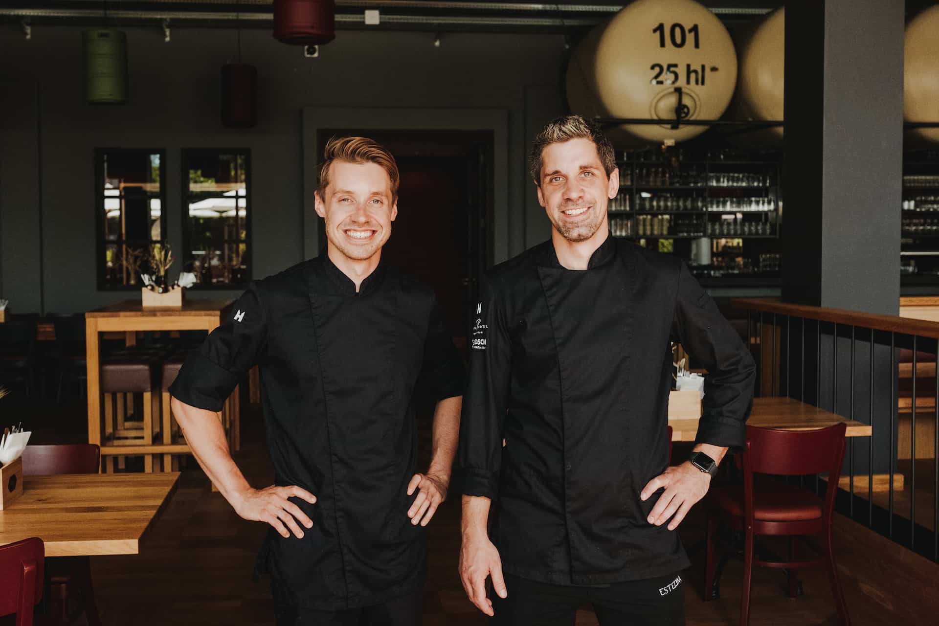 Businessfotografie in Heilbronn: Zwei Köche in einem Restaurant, aufgenommen vom Eventfotografen Niklas Hesser.