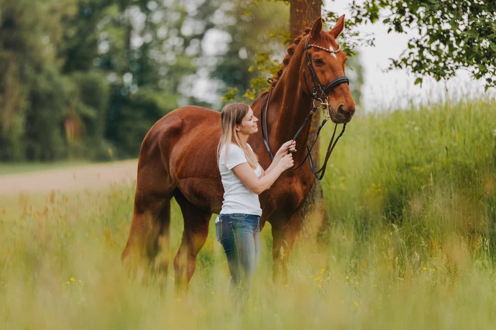 Frau mit Pferd bei einem Paar Fotoshooting in Möckmühl