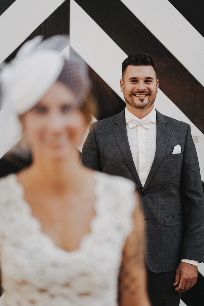 Standesamt Fotografie in Neckarsulm mit Brautpaar im modernen Stil