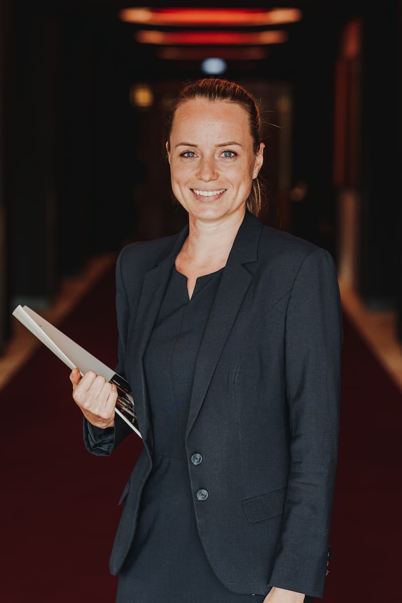 Business-Portrait einer Frau im Parkhotel, fotografiert vom Eventfotografen Niklas Hesser in Heilbronn.