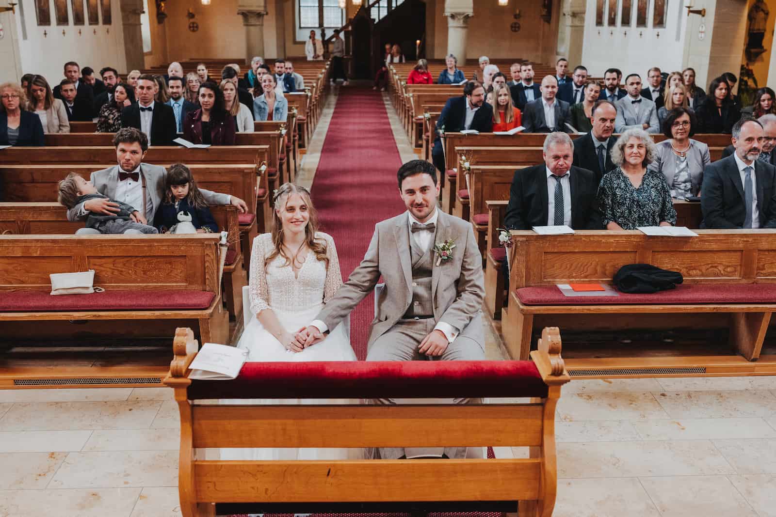 Hochzeitsreportage im Standesamt Langenbeutingen, Brautpaar während der Zeremonie