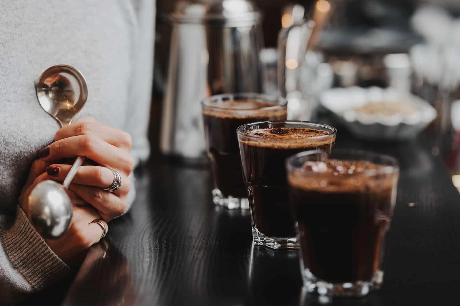 Detailaufnahme von Kaffeetassen bei einer Unternehmensreportage in Heilbronn, fotografiert vom Eventfotografen Niklas Hesser.