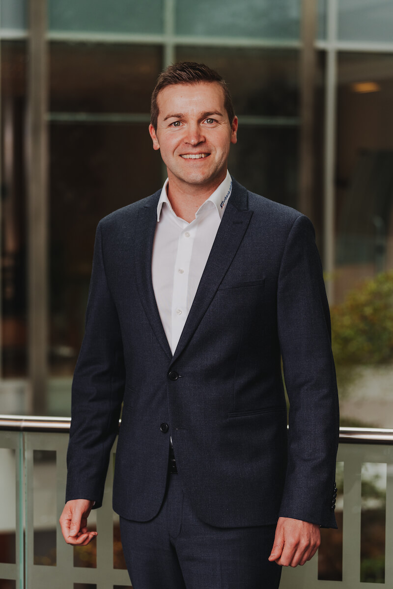 Businessportrait eines Mannes in Schwäbisch Hall, aufgenommen vom Fotografen Niklas Hesser.