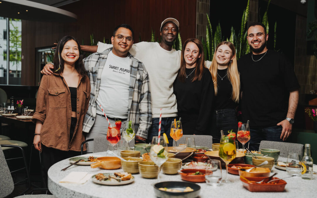 Gruppe von Freunden bei einem Event in Heilbronn, fotografiert vom Eventfotografen Niklas Hesser