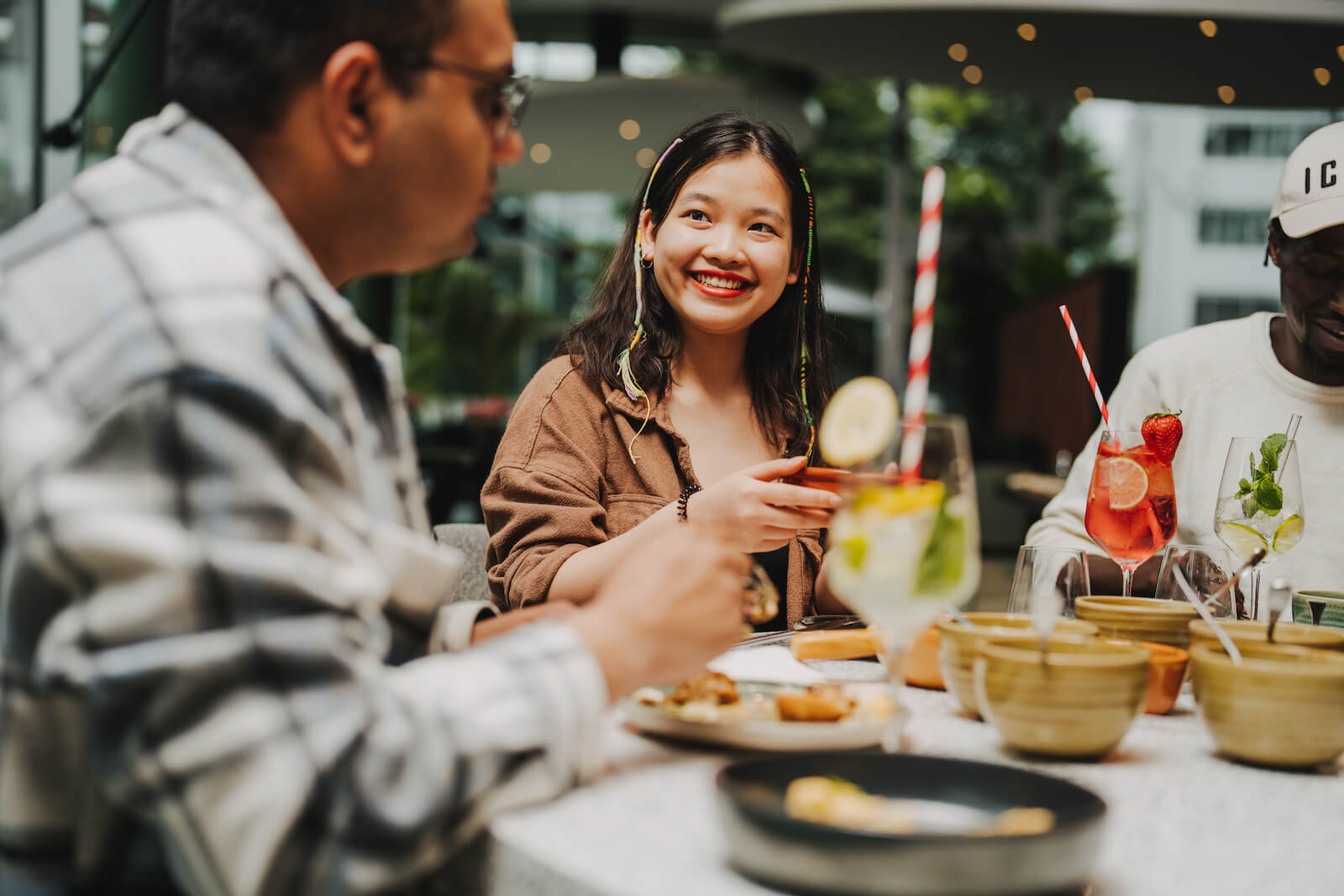 Gesellige Runde beim Essen in Heilbronn, festgehalten vom Eventfotografen Niklas Hesser