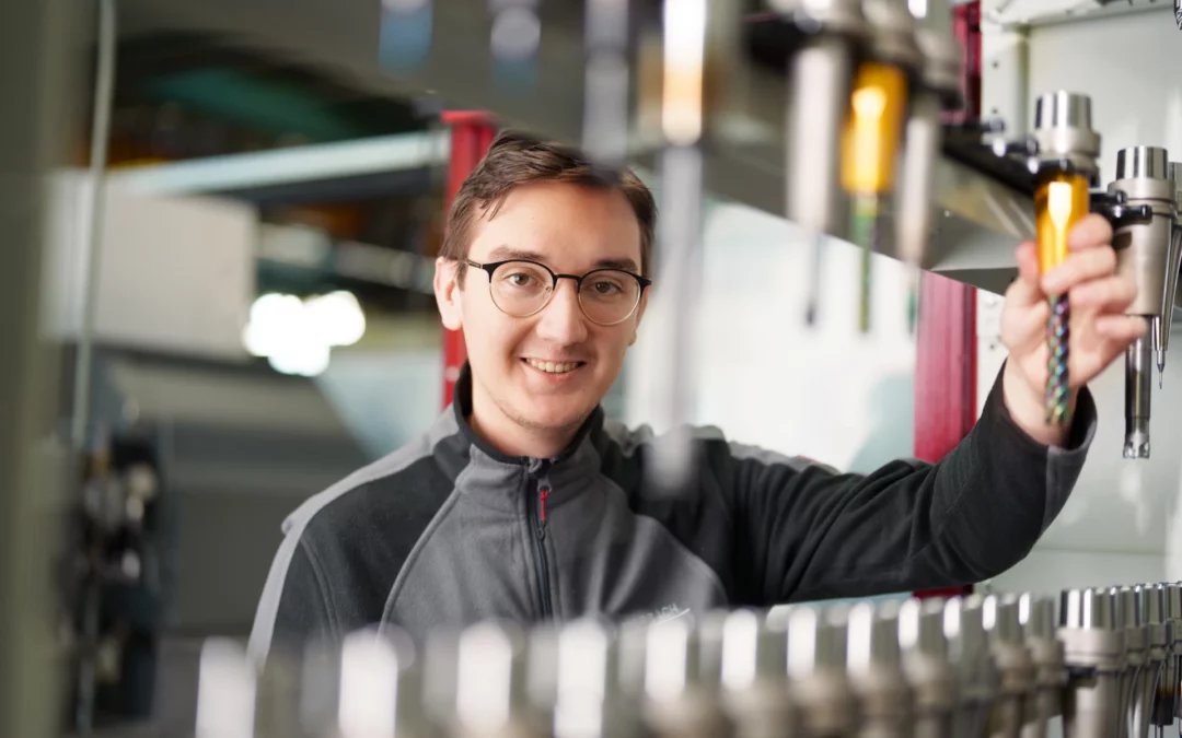 Businessportrait eines Mannes in einem industriellen Umfeld, fotografiert vom Eventfotografen Niklas Hesser in Heilbronn.