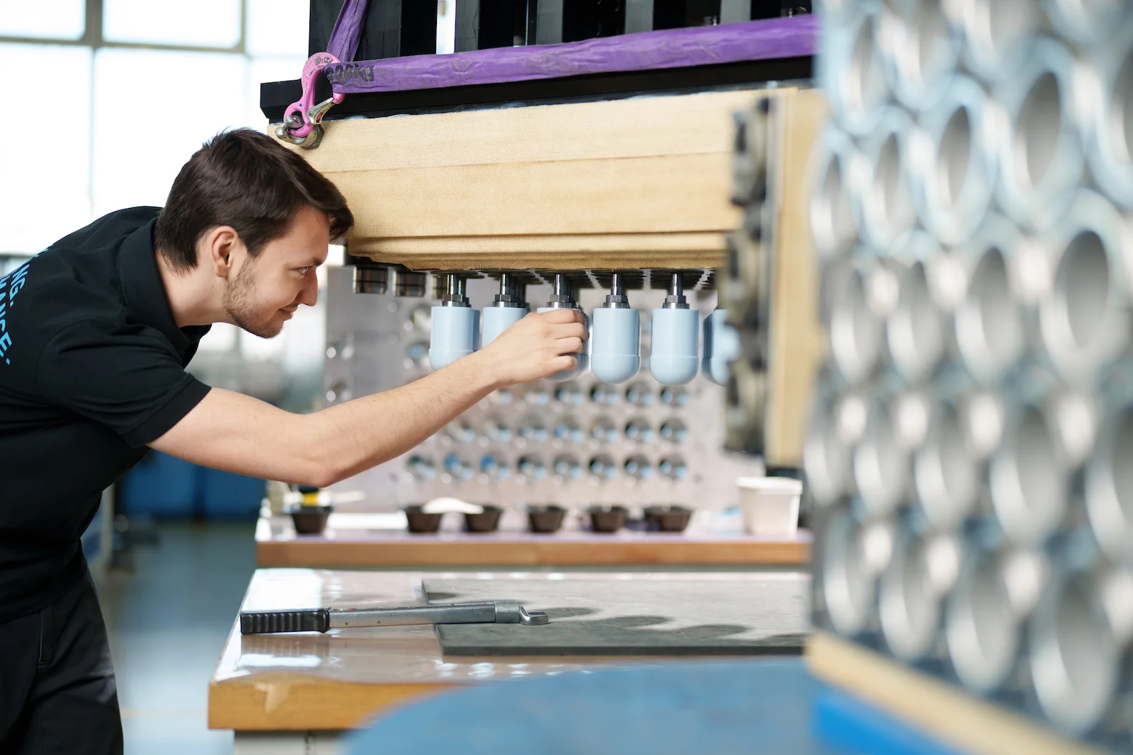 Businessfotografie in Heilbronn: Mitarbeiter bei der Arbeit in einem modernen Unternehmen