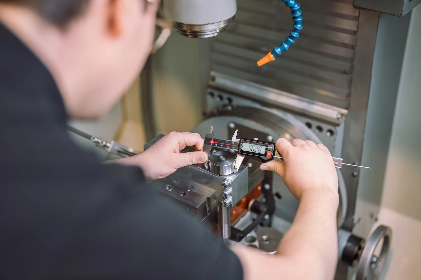 Businessfotografie in Heilbronn: Präzisionsarbeit in der Industrie