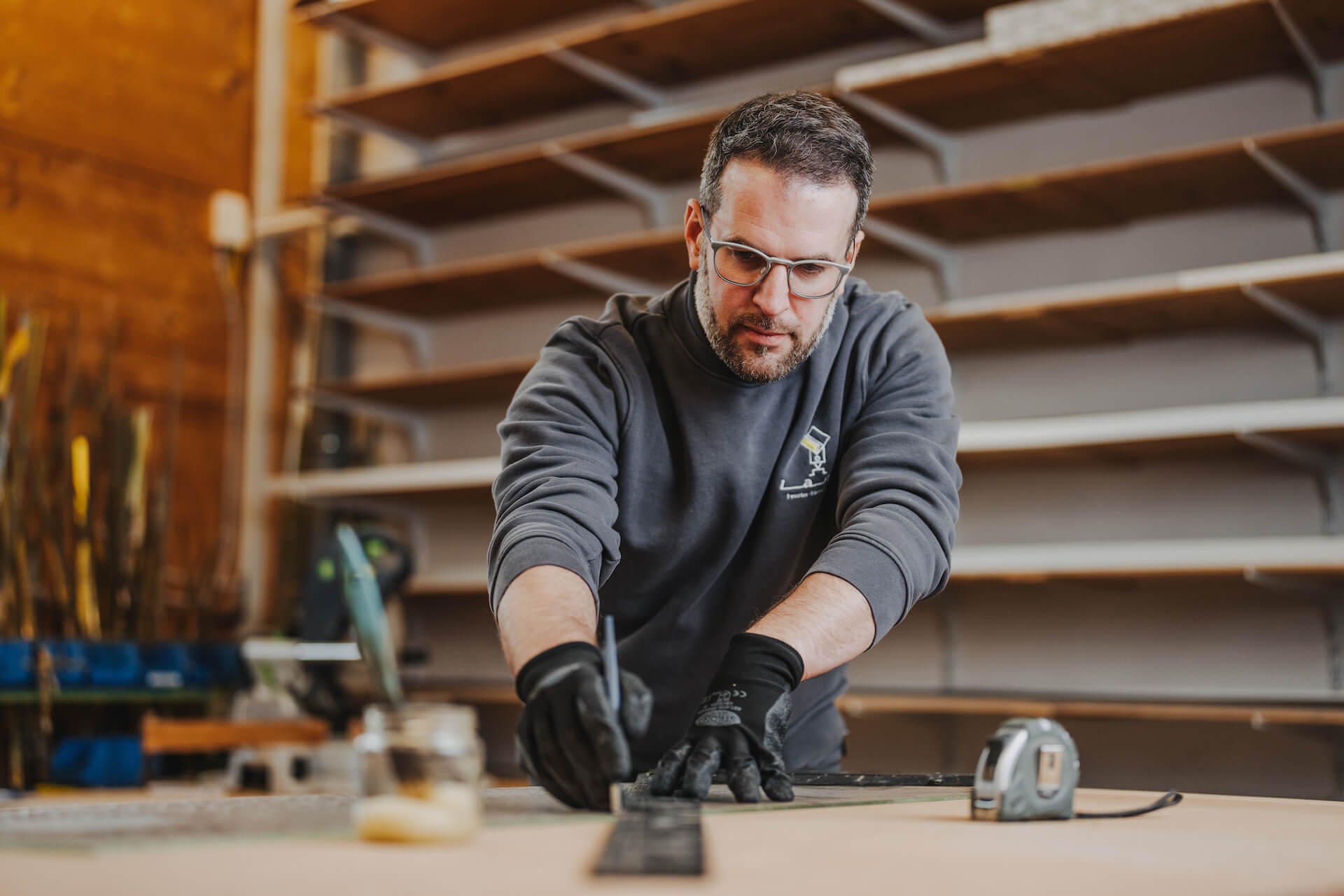 Businessporträt eines Handwerkers bei der Arbeit in Neckarsulm, aufgenommen vom Eventfotografen Niklas Hesser.
