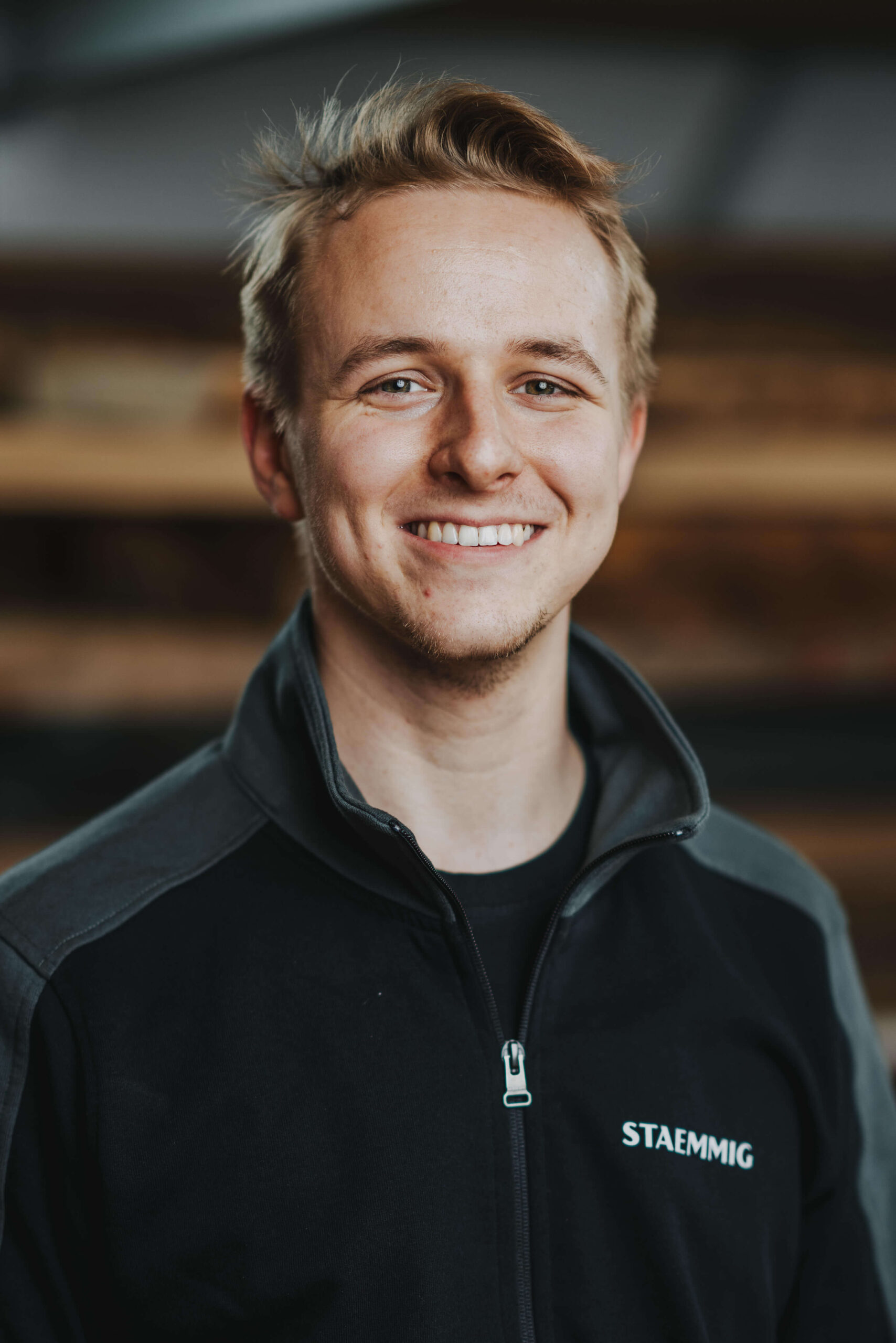 Businessportrait eines jungen Mannes in Obersulm, aufgenommen vom Eventfotografen Niklas Hesser.
