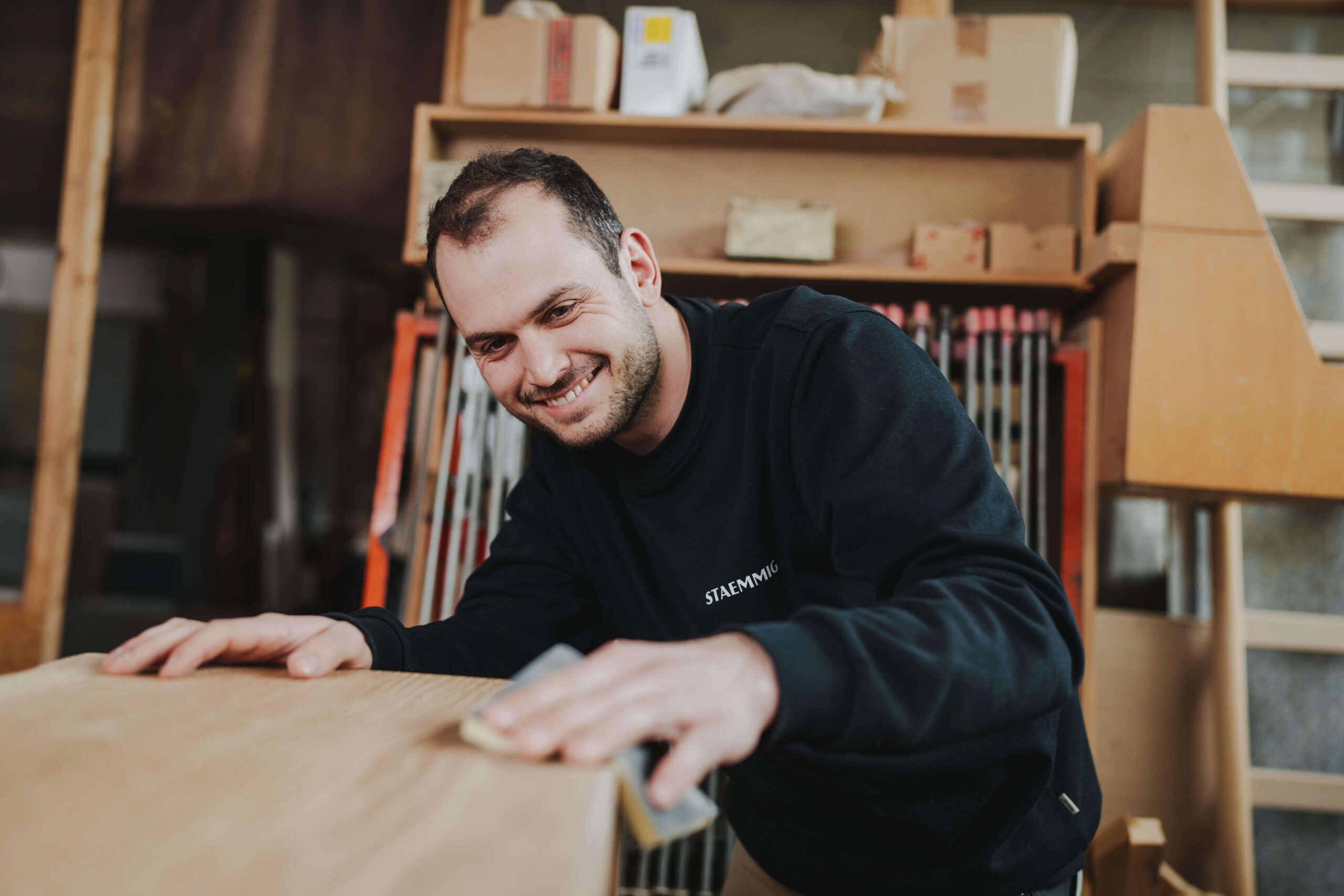 Businessporträt eines Handwerkers bei der Arbeit in Obersulm, aufgenommen vom Eventfotografen Niklas Hesser.